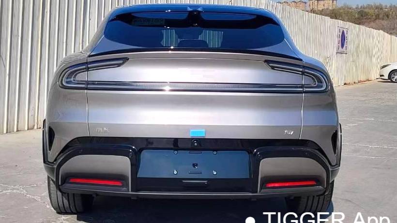 Xiaomi 2025 YU7 Long endurance four-wheel drive Pro version