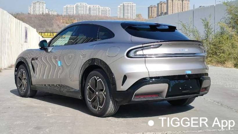 Xiaomi 2025 YU7 Long endurance four-wheel drive Pro version