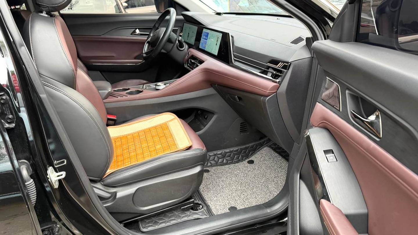 SOL 2023 X8 PLUS 1.5TGDI DCT Premium Edition 7-seater