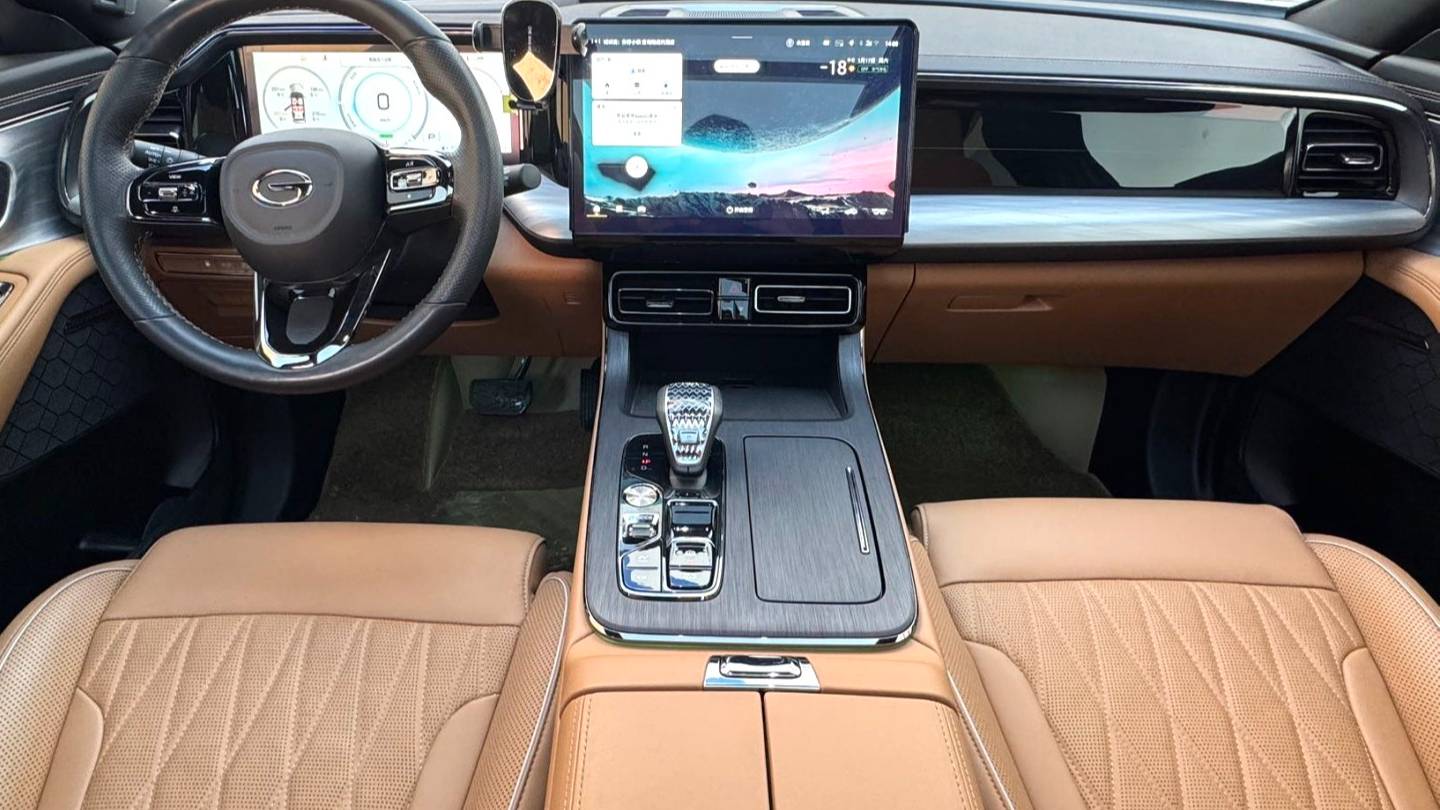 GAC 2024 GS8 Dual Engine Series 2.0TM 2WD Premium Edition