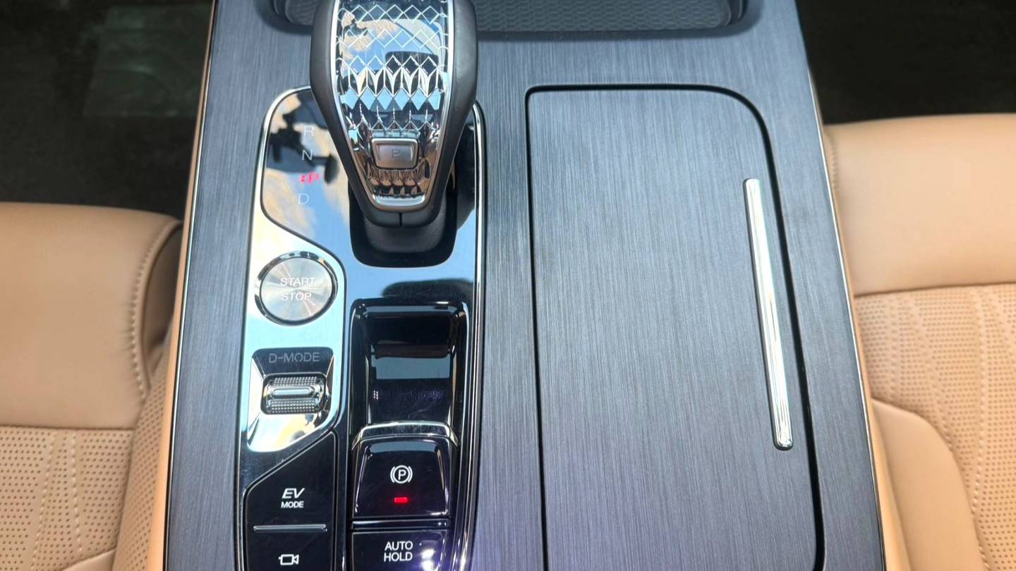 GAC 2024 GS8 Dual Engine Series 2.0TM 2WD Premium Edition