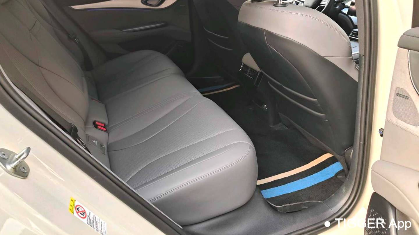 BYD 2025 Seal 07 DM-i DM-i 1.5L 125km Prestige Edition