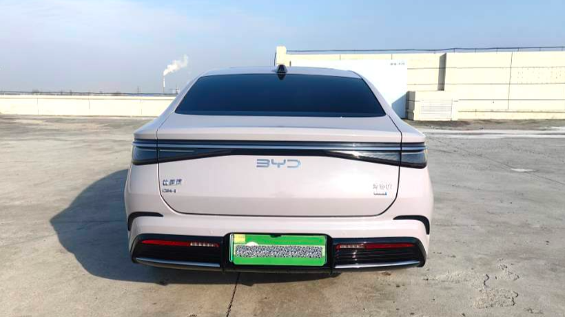 BYD 2025 Seal 07 DM-i DM-i 1.5L 125km Luxury Edition
