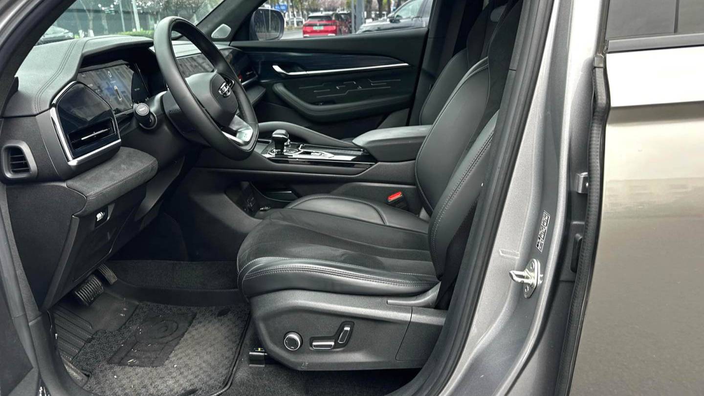 Geely 2024 Monjaro 2.0TD High Power Automatic Two Wheel Drive Skyrim Edition