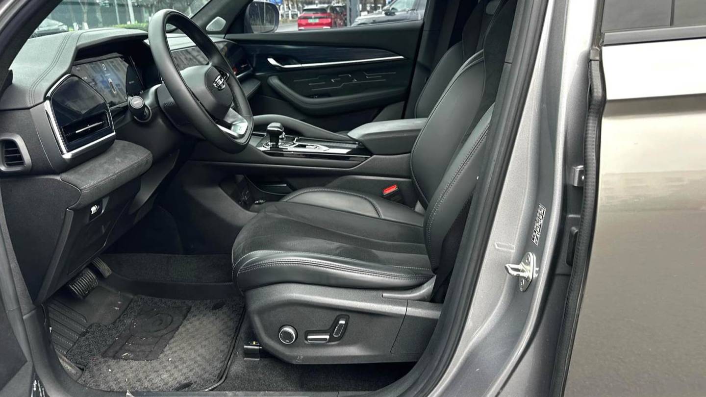 Geely 2024 Monjaro 2.0TD High Power Automatic Two Wheel Drive Skyrim Edition