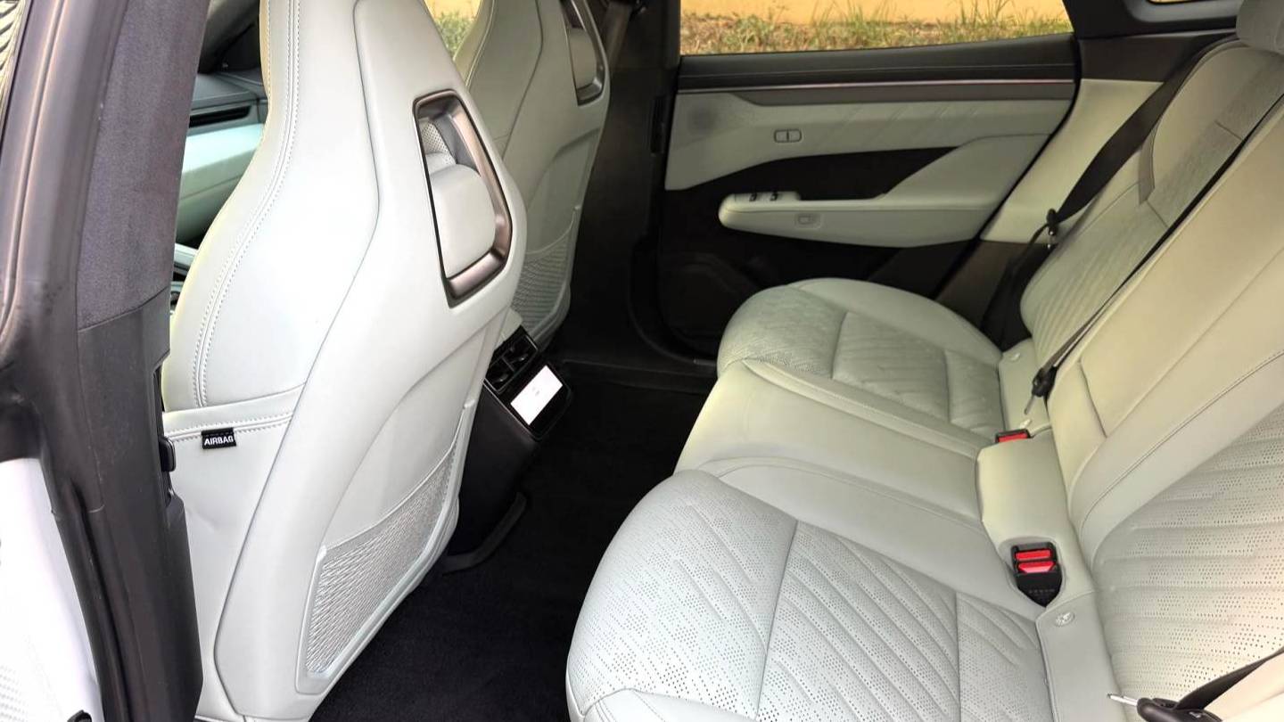 ZEEKR 2024 001 WE version 95kWh four-wheel drive