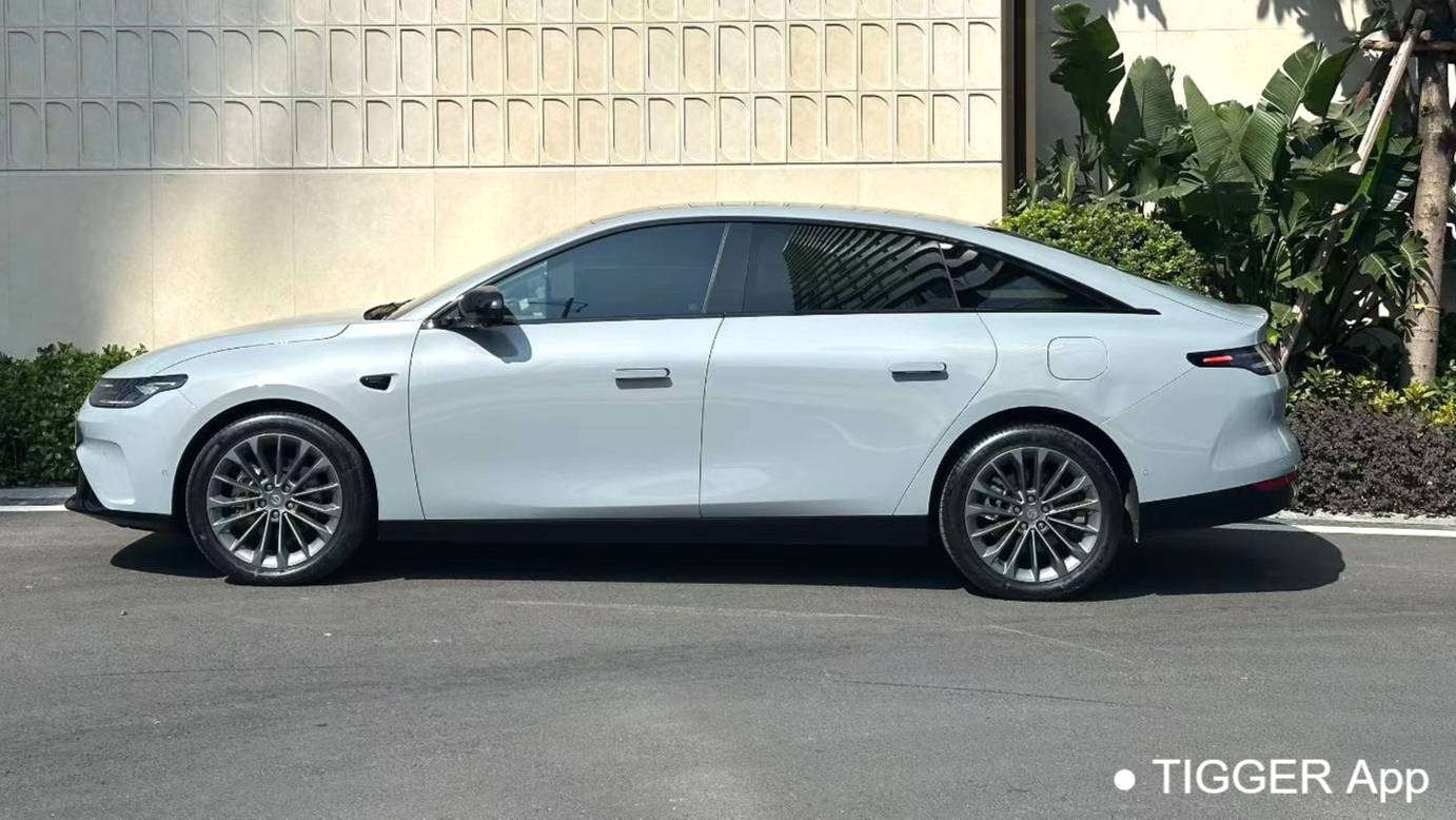 LEAP 2024 C01 Extended Range 316 Premium Edition