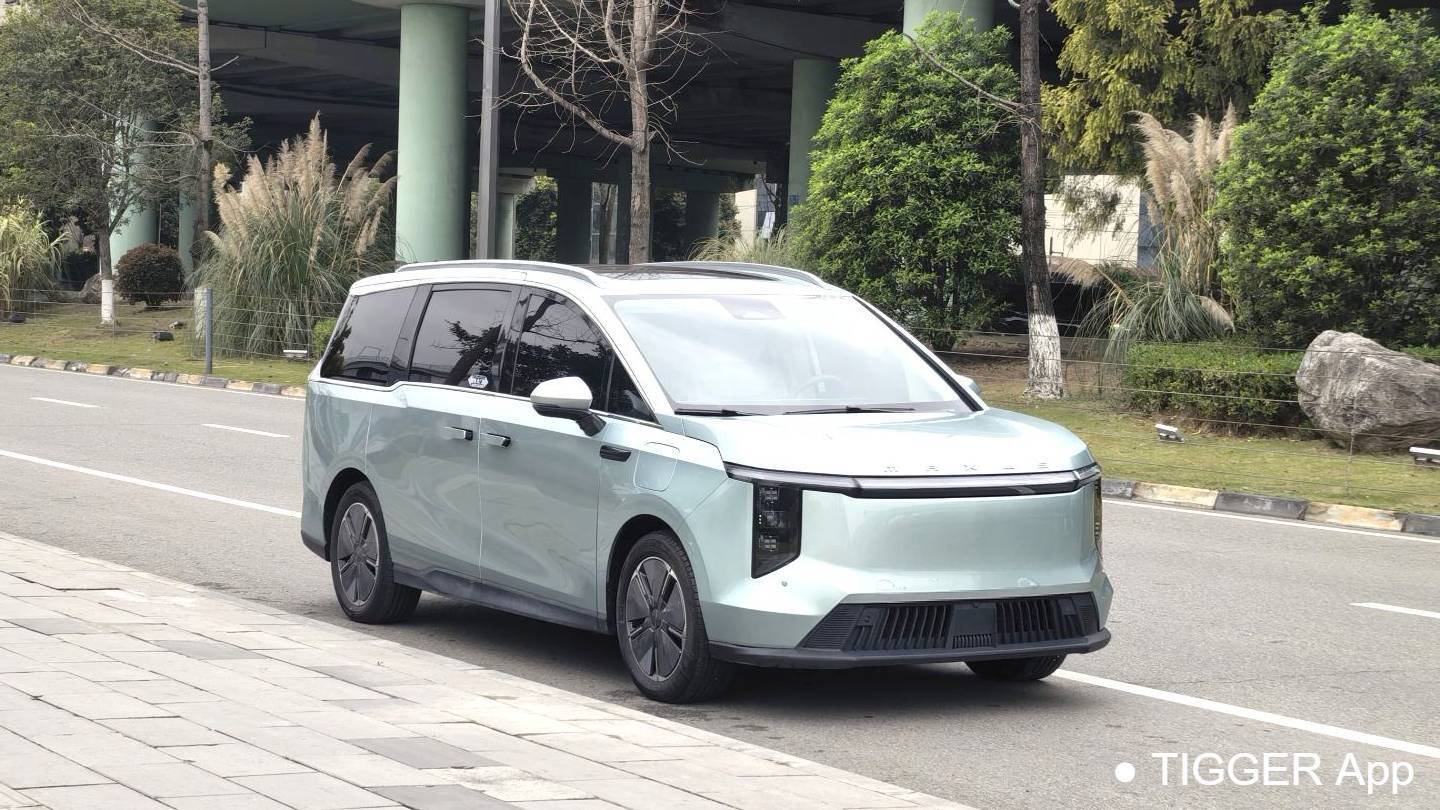 MAXUS 2024 MIFA 7 605km mountain extended range version with seven seats