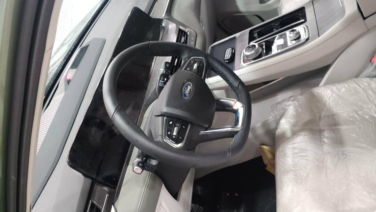 Ford 2025 Equator Respectful collar type
