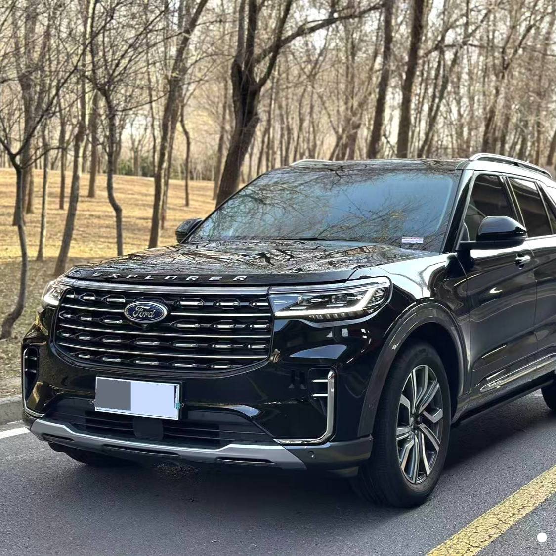 Ford 2023 ‌Explorer EcoBoost 285 four-wheel drive titanium version 7-seater سيارة مستعملة