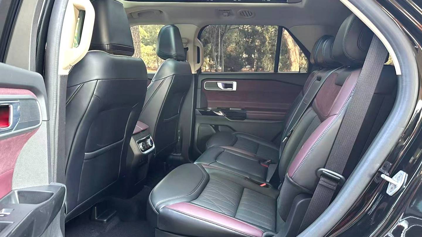 Ford 2023 ‌Explorer EcoBoost 285 four-wheel drive titanium version 7-seater