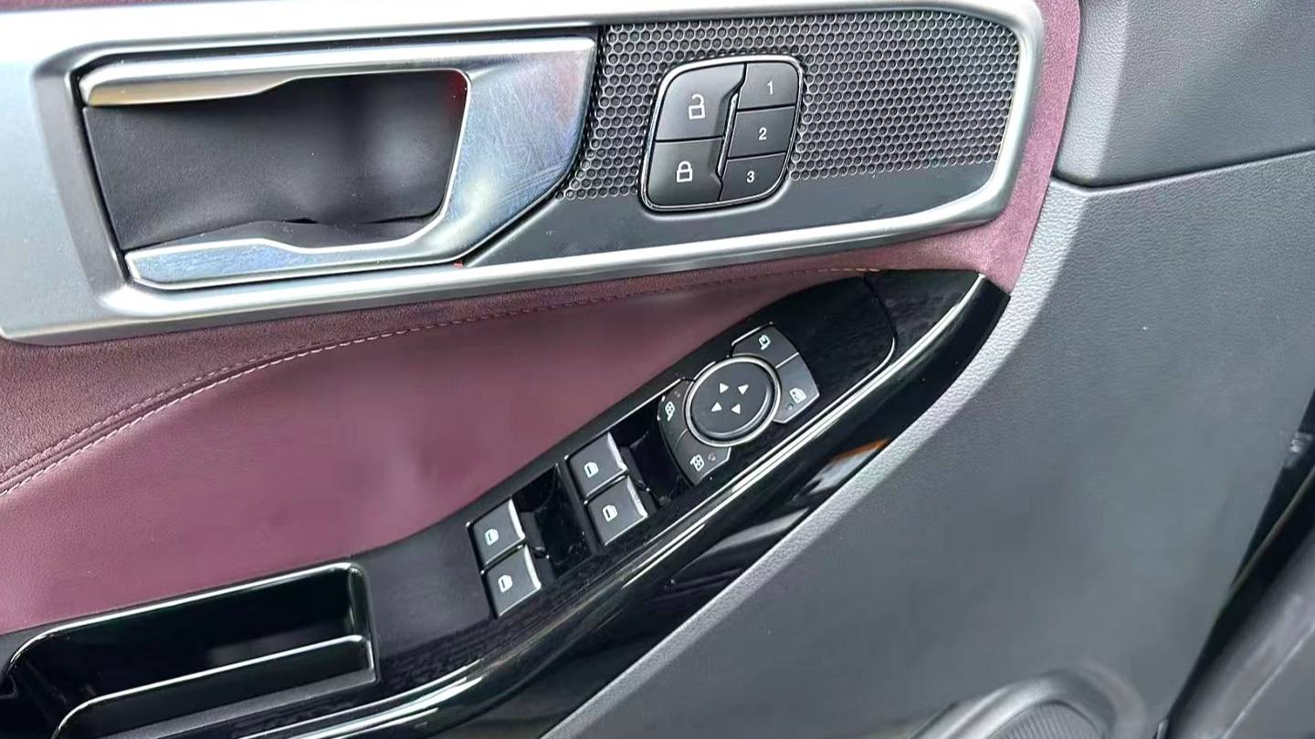 Ford 2023 ‌Explorer EcoBoost 285 four-wheel drive titanium version 7-seater