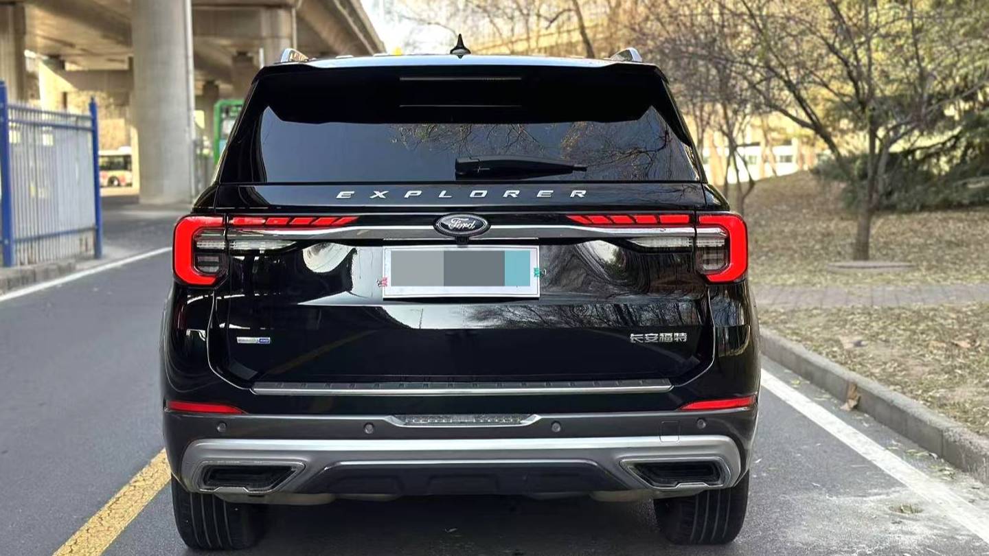 Ford 2023 ‌Explorer EcoBoost 285 four-wheel drive titanium version 7-seater