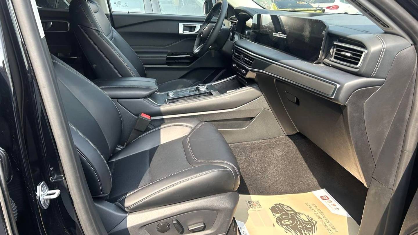 Ford 2025 ‌Explorer 2.3T EcoBoost four-wheel drive off-road version 5-seater