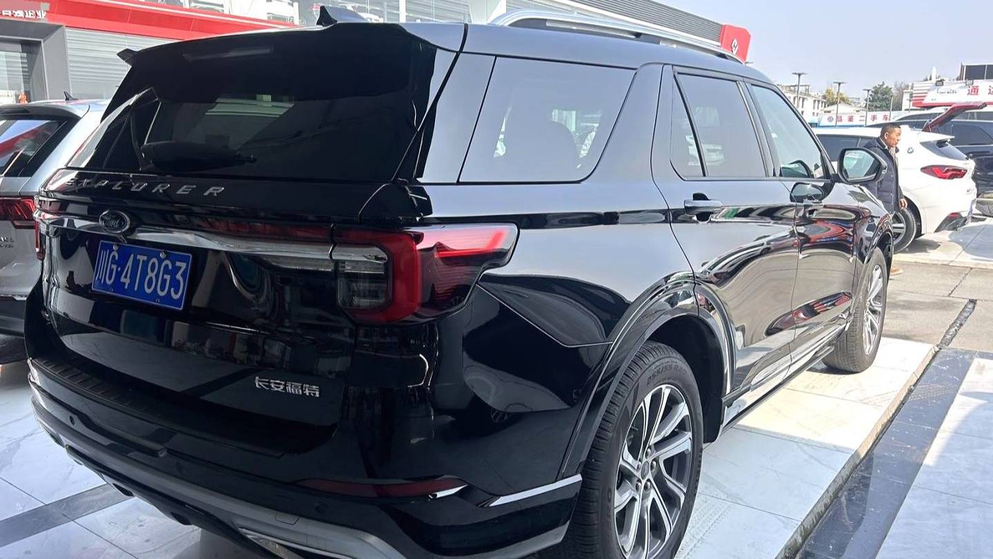 Ford 2025 ‌Explorer 2.3T EcoBoost four-wheel drive off-road version 5-seater