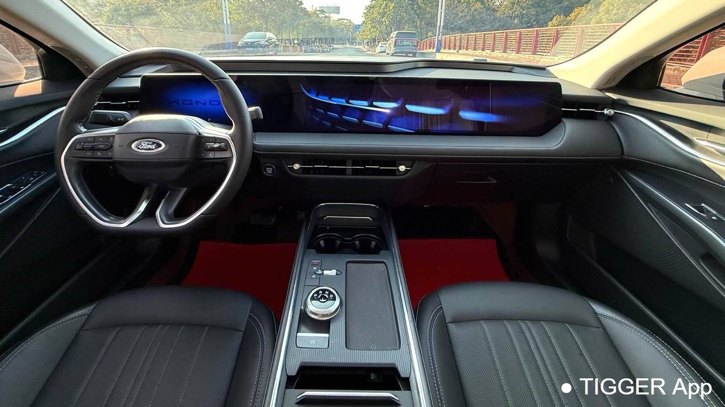 Ford 2025 Mondeo‌ 2.0T EcoBoost Luxury Model