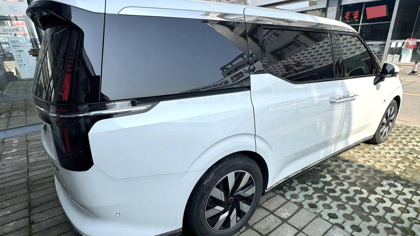 VOLVO China 2025 VOLVO EM90 Ultra six seats