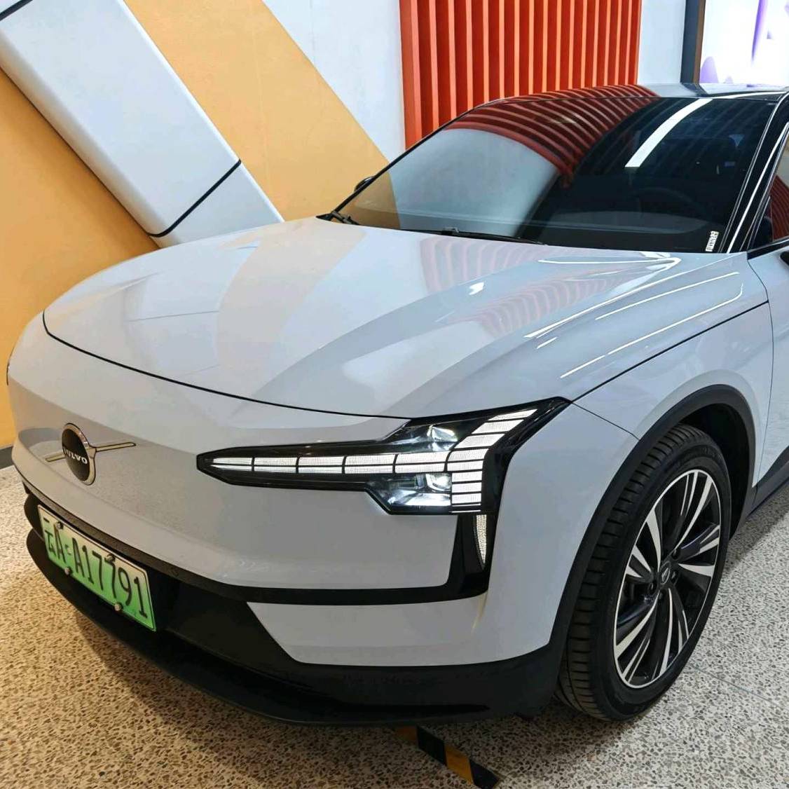 VOLVO China 2024 VOLVO EX30 Rear Drive Long Range Edition Plus سيارة مستعملة