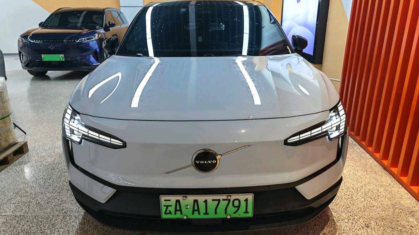 VOLVO China 2024 VOLVO EX30 Rear Drive Long Range Edition Plus