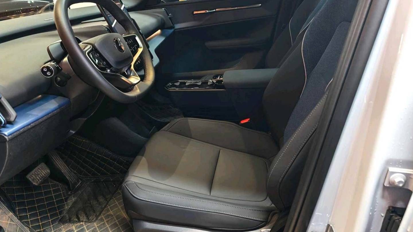 VOLVO China 2024 VOLVO EX30 Rear Drive Long Range Edition Plus