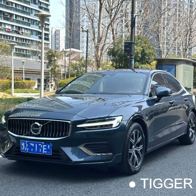 VOLVO China 2023 VOLVO S60 B4 Zhiyi Luxury Edition سيارة مستعملة