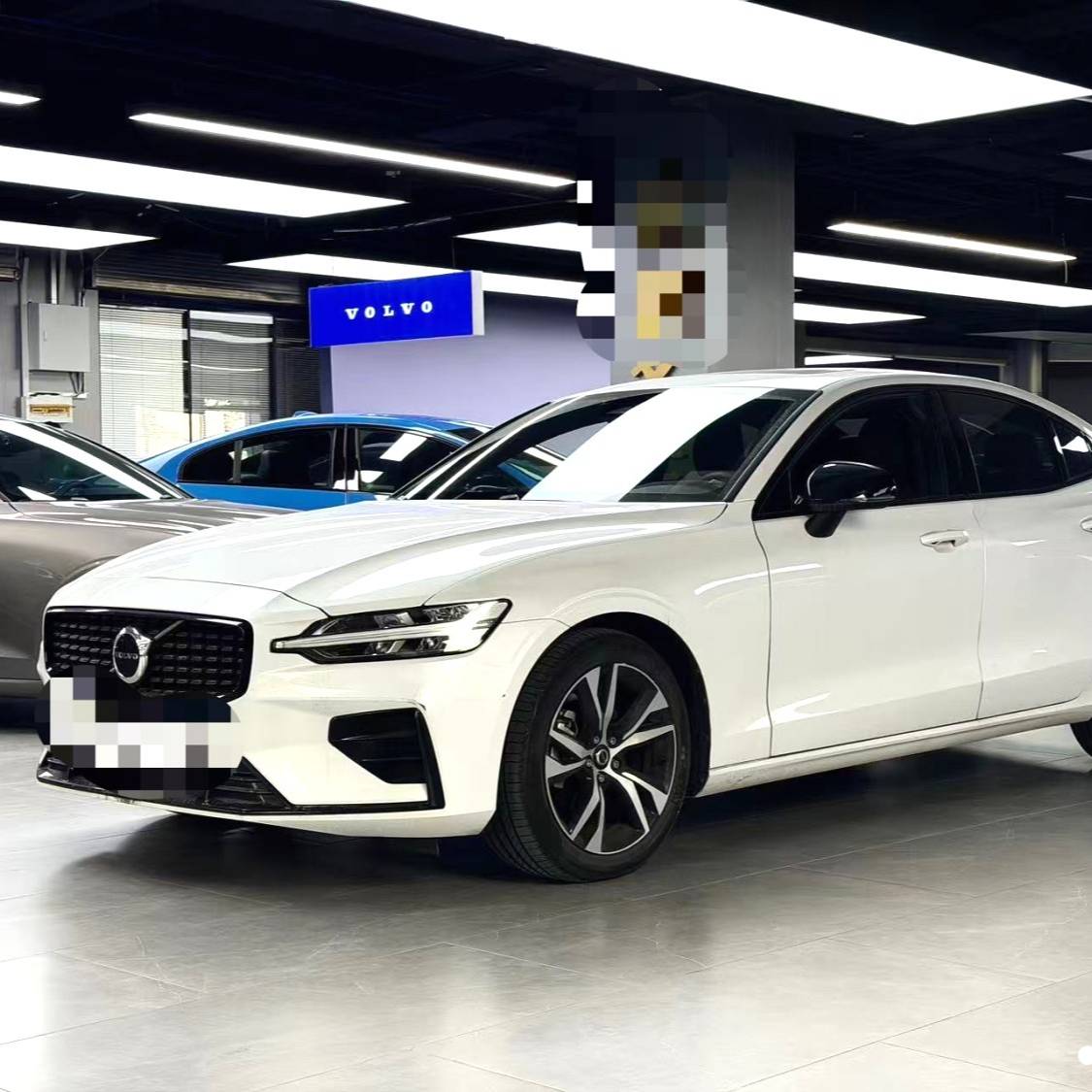 VOLVO China 2023 VOLVO S60 B4 Zhiyuan Sports Edition سيارة مستعملة