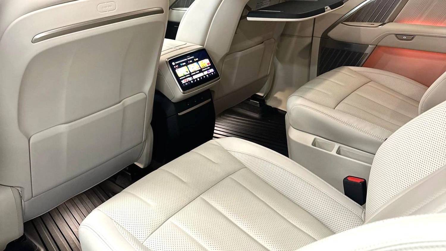 ONVO 2025 L90 Black Knight Special Edition Six Seats