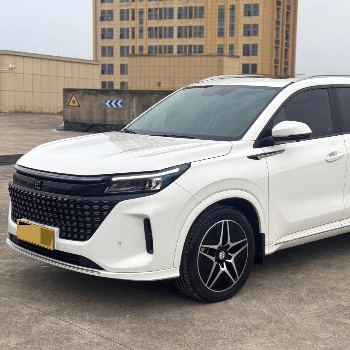 LanDian 2023 E5 1.5L DE-i 100KM Deluxe 7-seater