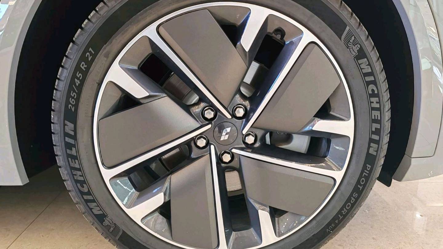 Li Auto 2025 L9 Ultra Intelligent Renewal Version