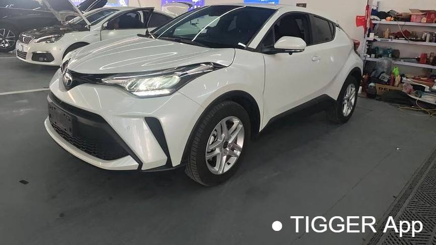 Toyota 2022 C-HR 2.0L Leading Edition