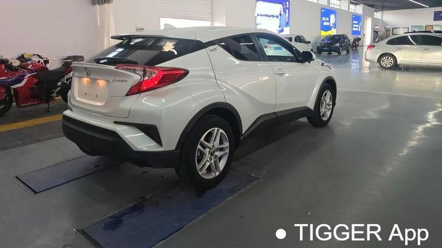 Toyota 2022 C-HR 2.0L Leading Edition