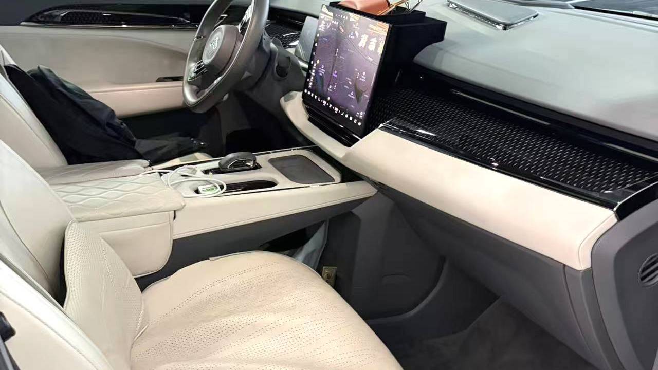 ZEEKR 2024 009 Six seat executive version four-wheel drive 108kWh