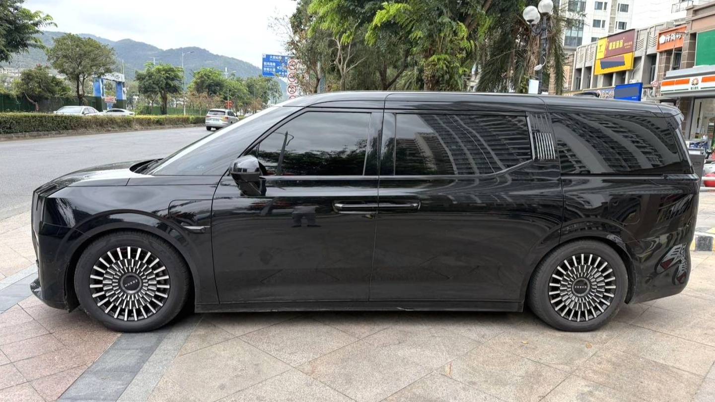 ZEEKR 2022 009 ME version