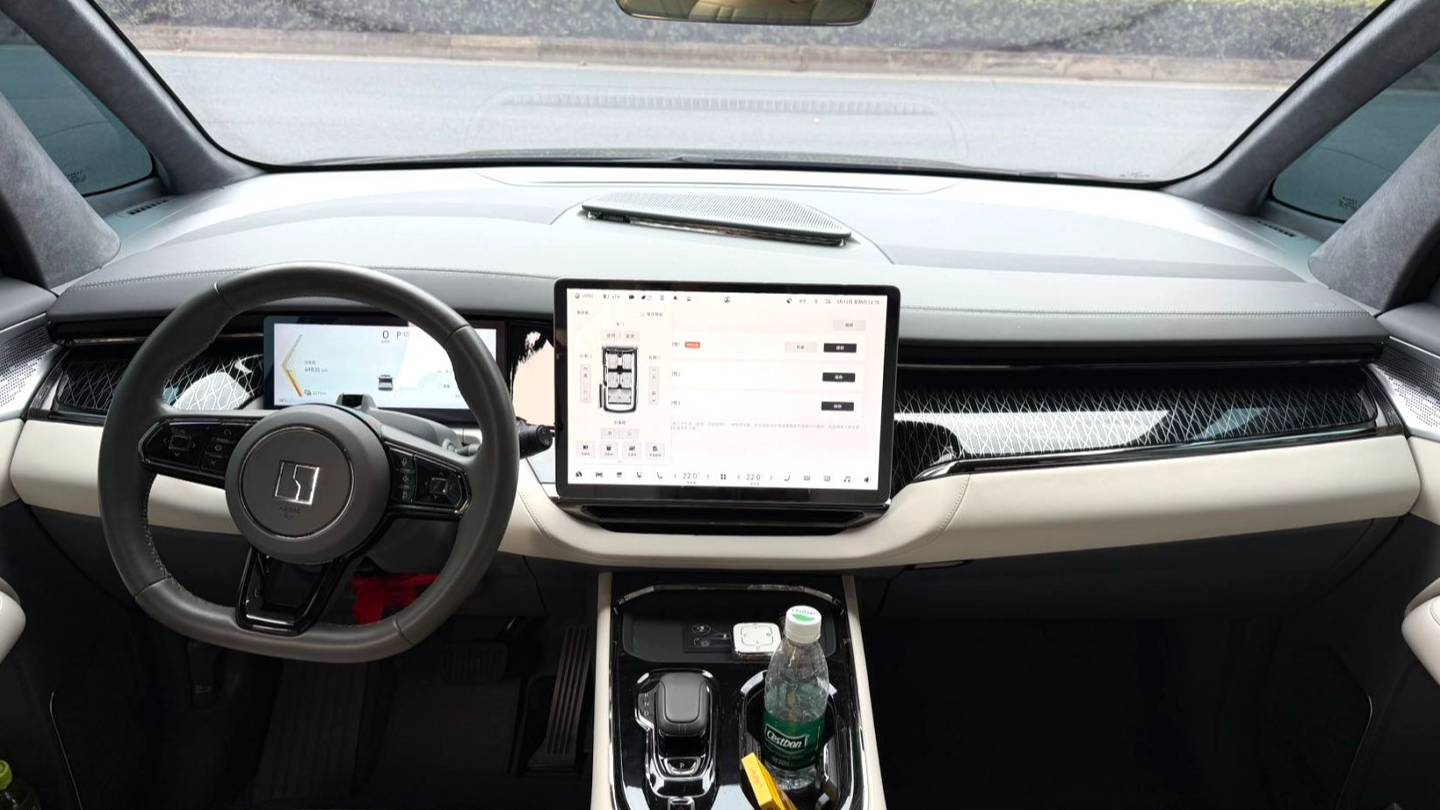 ZEEKR 2022 009 ME version