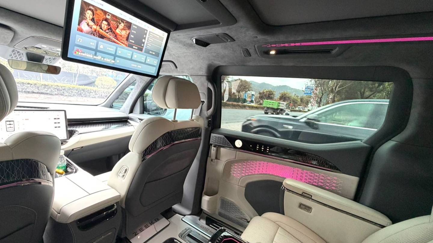 ZEEKR 2022 009 ME version