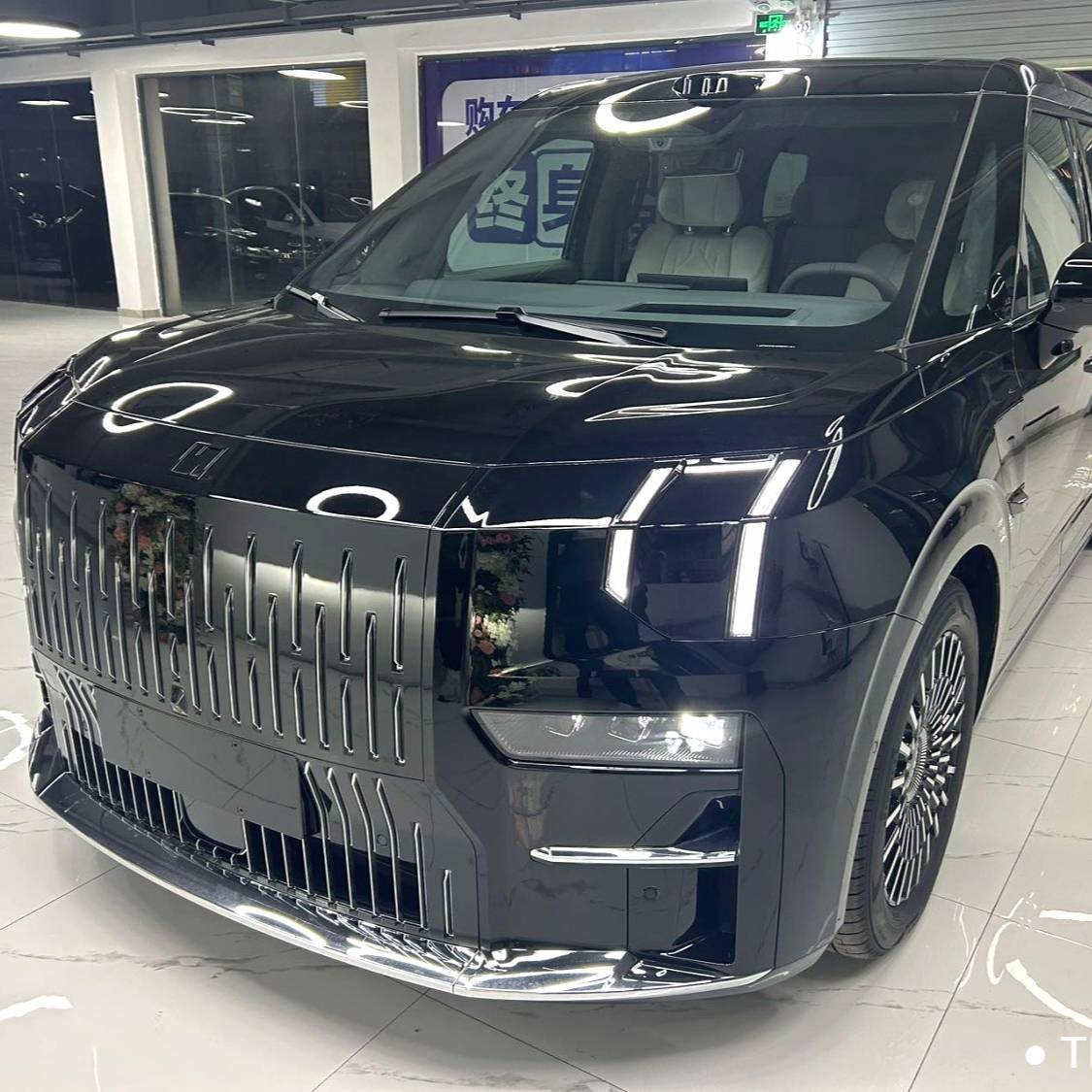 ZEEKR 2024 009 Seven seater aisle version four-wheel drive 108kWh Used Car