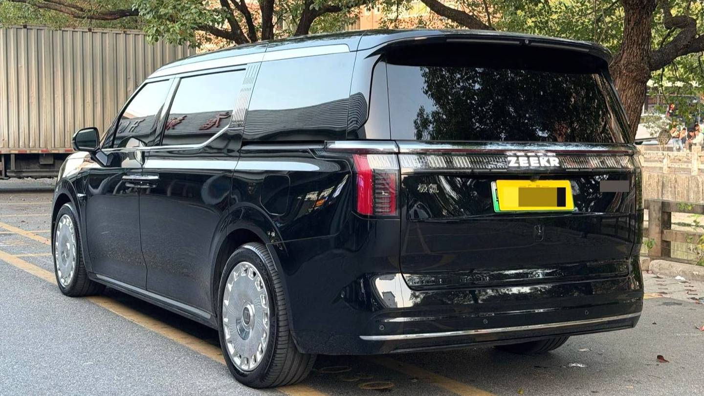 ZEEKR 2024 009 brilliance