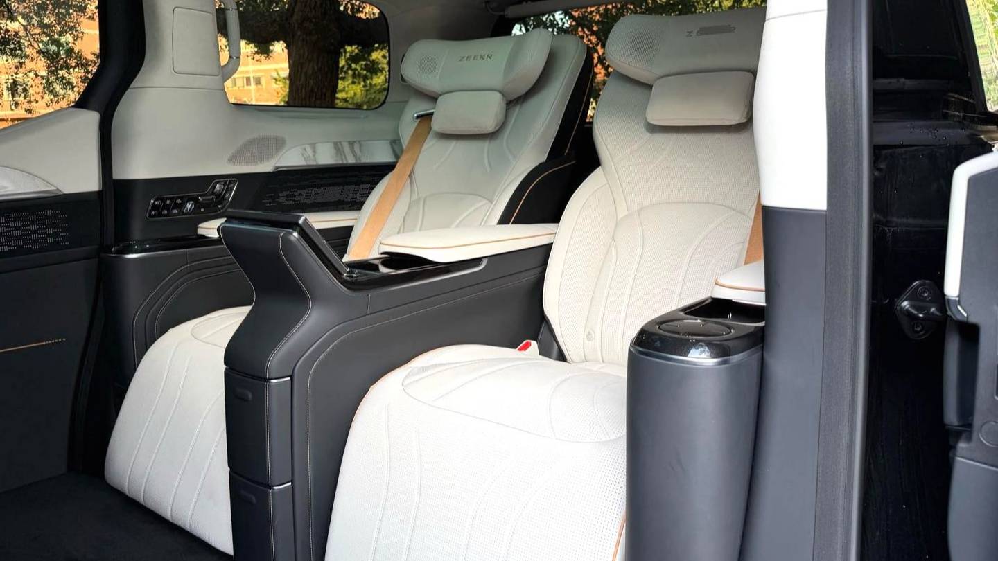 ZEEKR 2024 009 brilliance