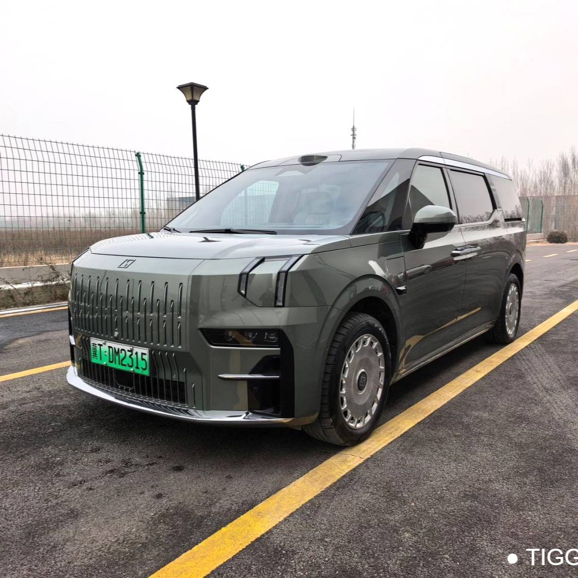 ZEEKR 2024 009 Seven seater aisle version four-wheel drive 108kWh Used Car