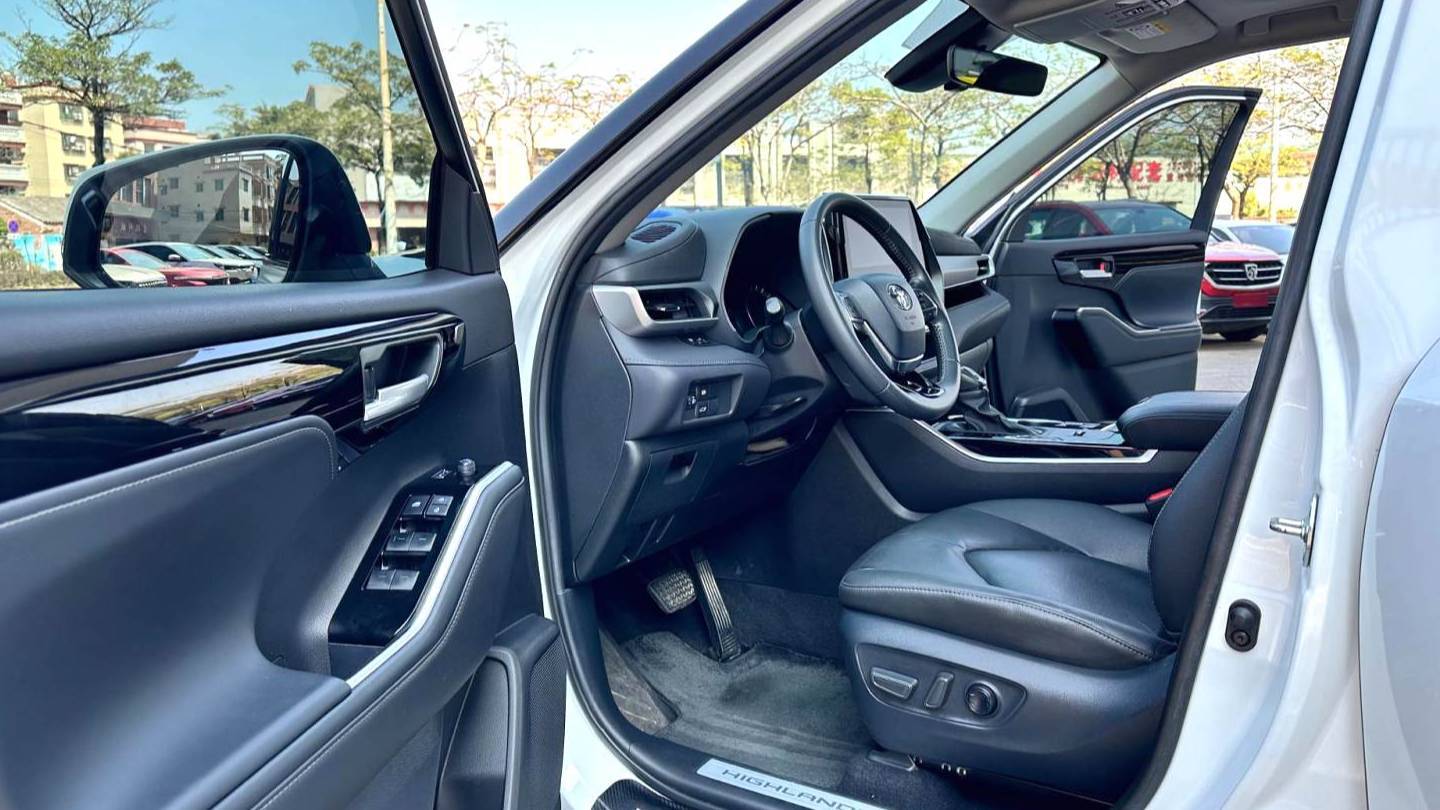 Toyota 2023 Highlander‌ 2.5L Intelligent Hybrid Dual Engine 4WD Premium Edition 7