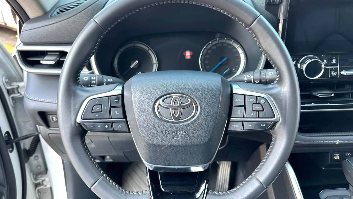 Toyota 2023 Highlander‌ 2.5L Intelligent Hybrid Dual Engine 4WD Premium Edition 7