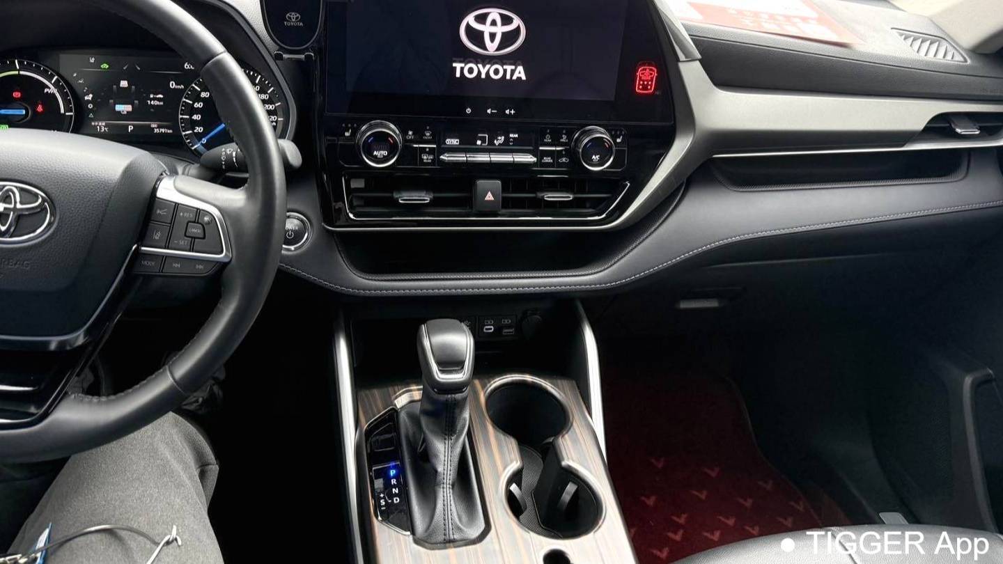 Toyota 2023 Highlander‌ 2.5L Intelligent Hybrid Dual Engine 4WD Premium Edition 7