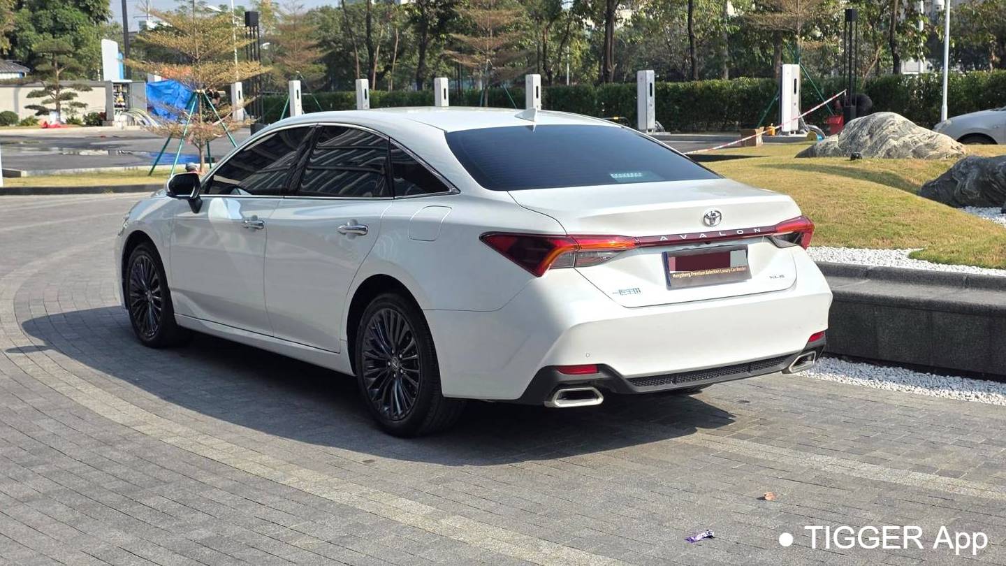 Toyota 2023 Avalon 2.0L XLE Premium Edition