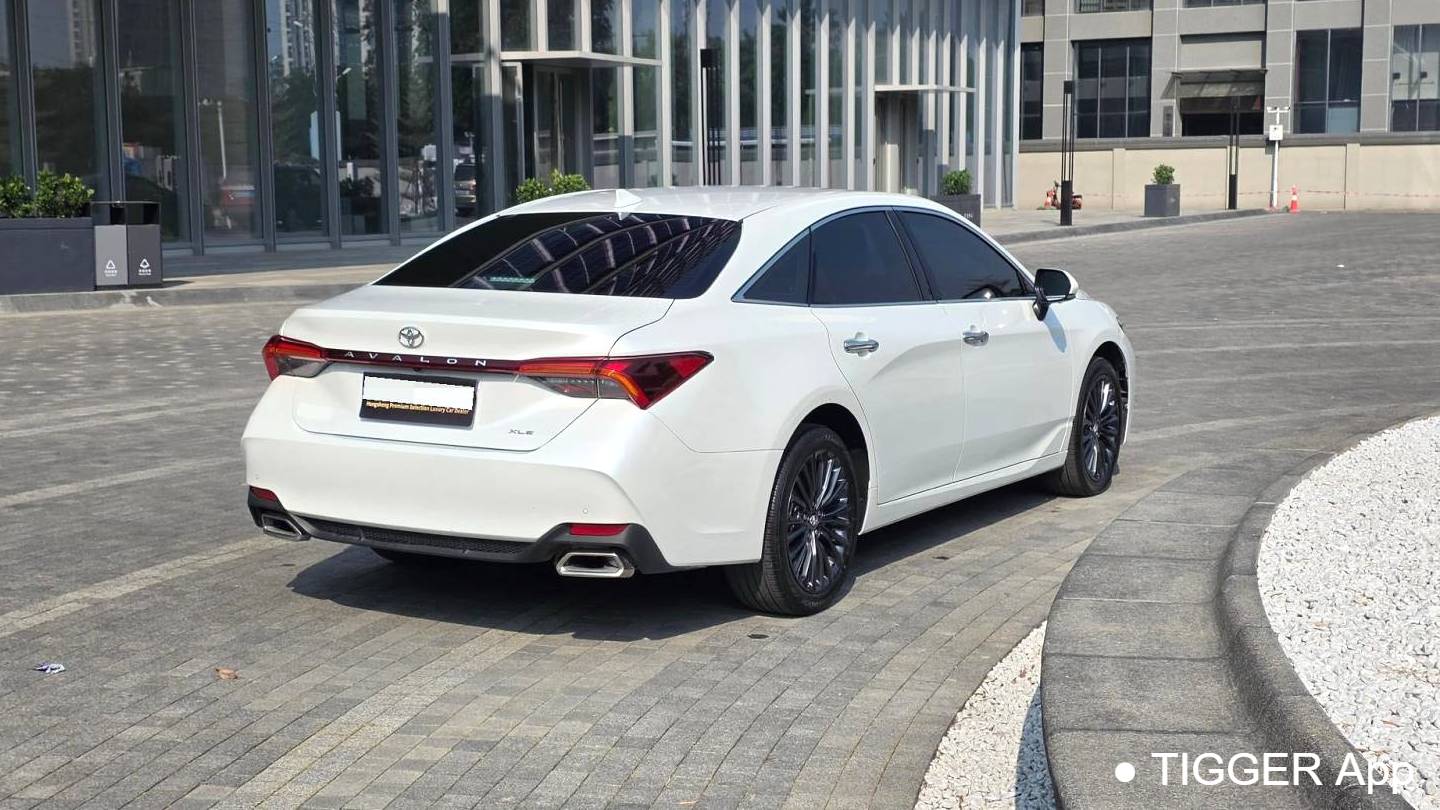Toyota 2023 Avalon 2.0L XLE Premium Edition