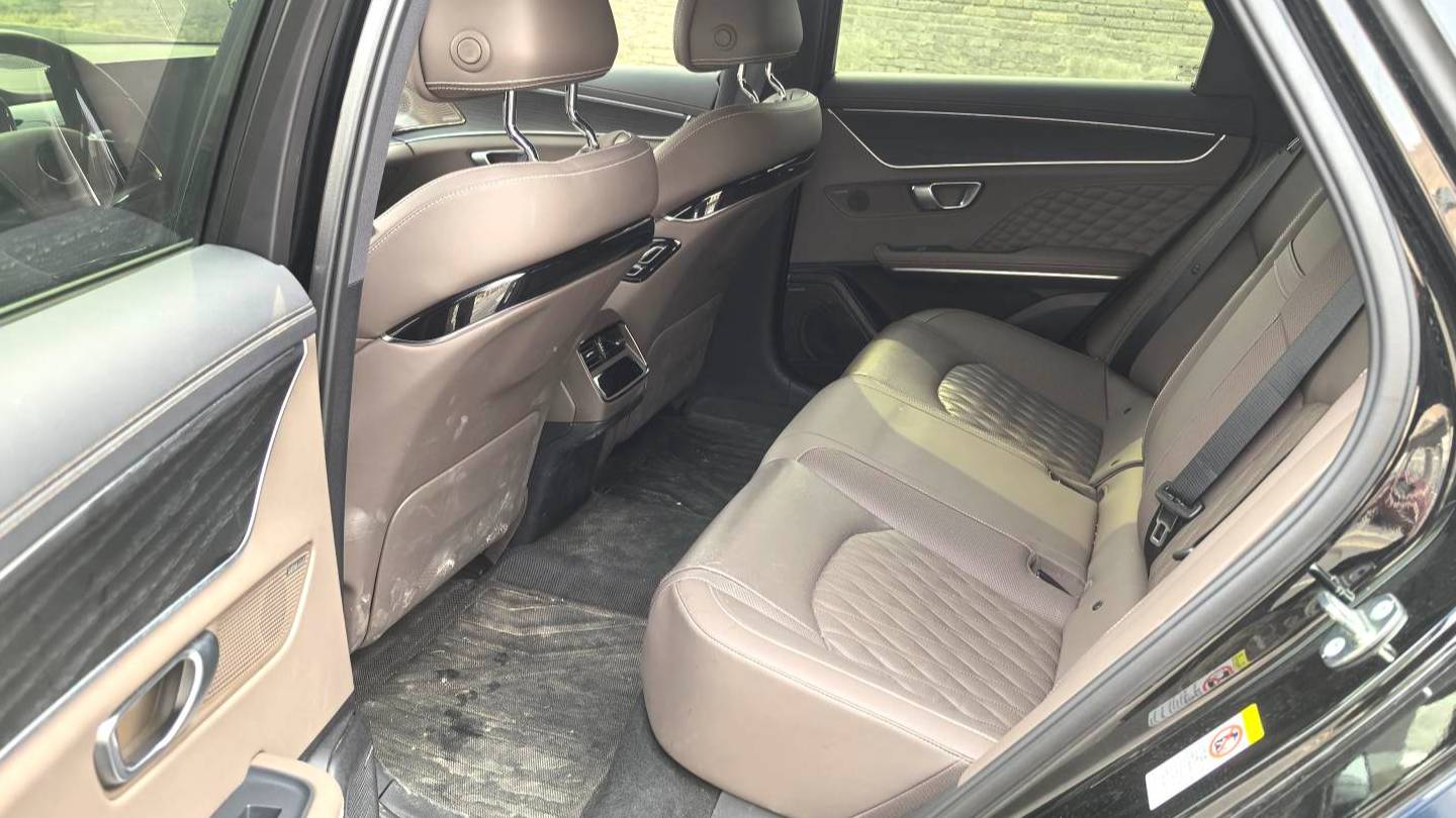 BYD 2023 HAN DM-i Champion Edition 121KM Premium Edition