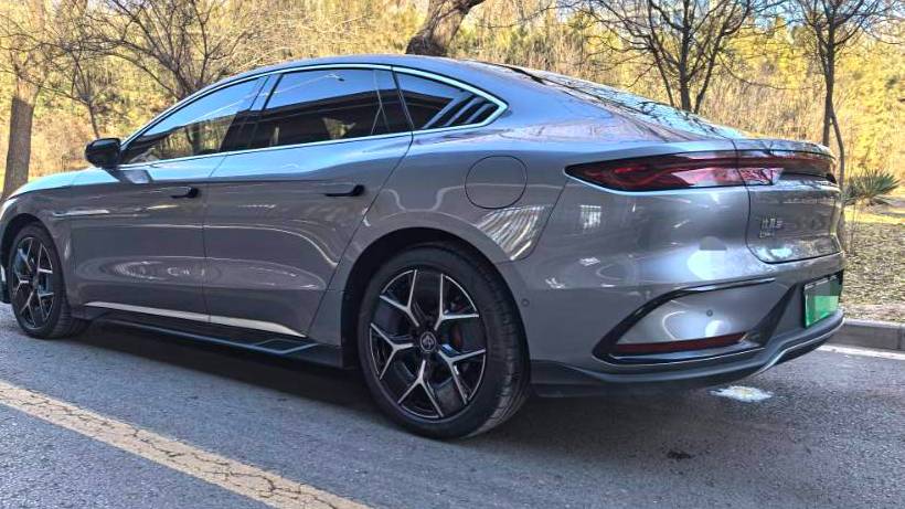 BYD 2022 HAN DM-i 242KM flagship model