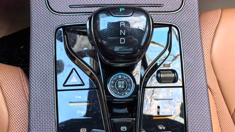 BYD 2022 HAN DM-i 242KM flagship model