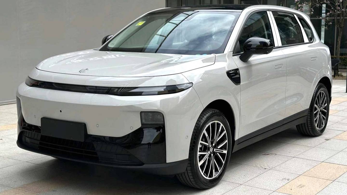 LEAP 2025 B10 600 Joyful Edition