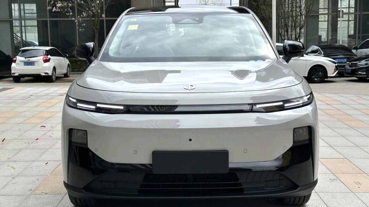 LEAP 2025 B10 600 Joyful Edition