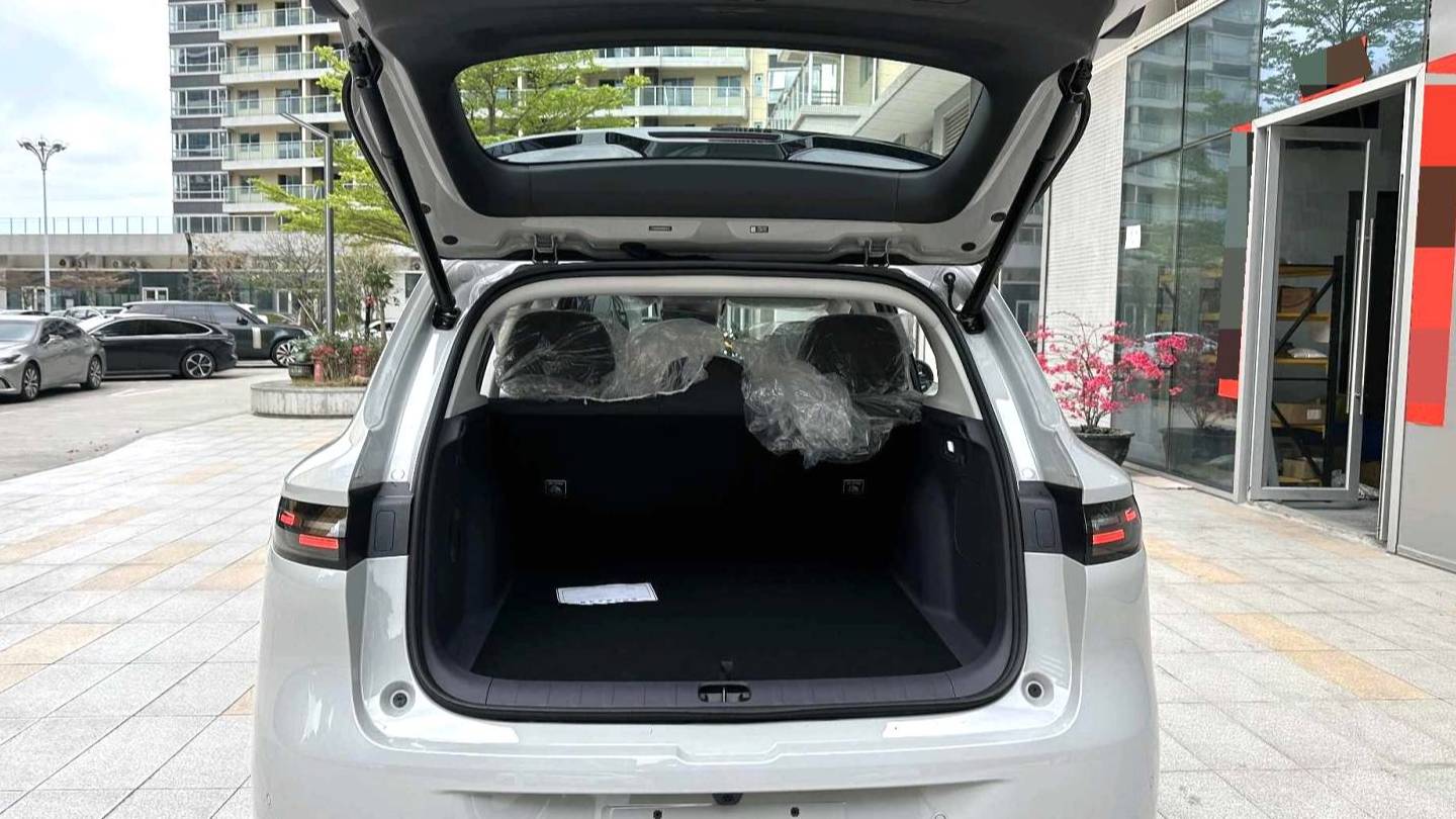 LEAP 2025 B10 600 Joyful Edition